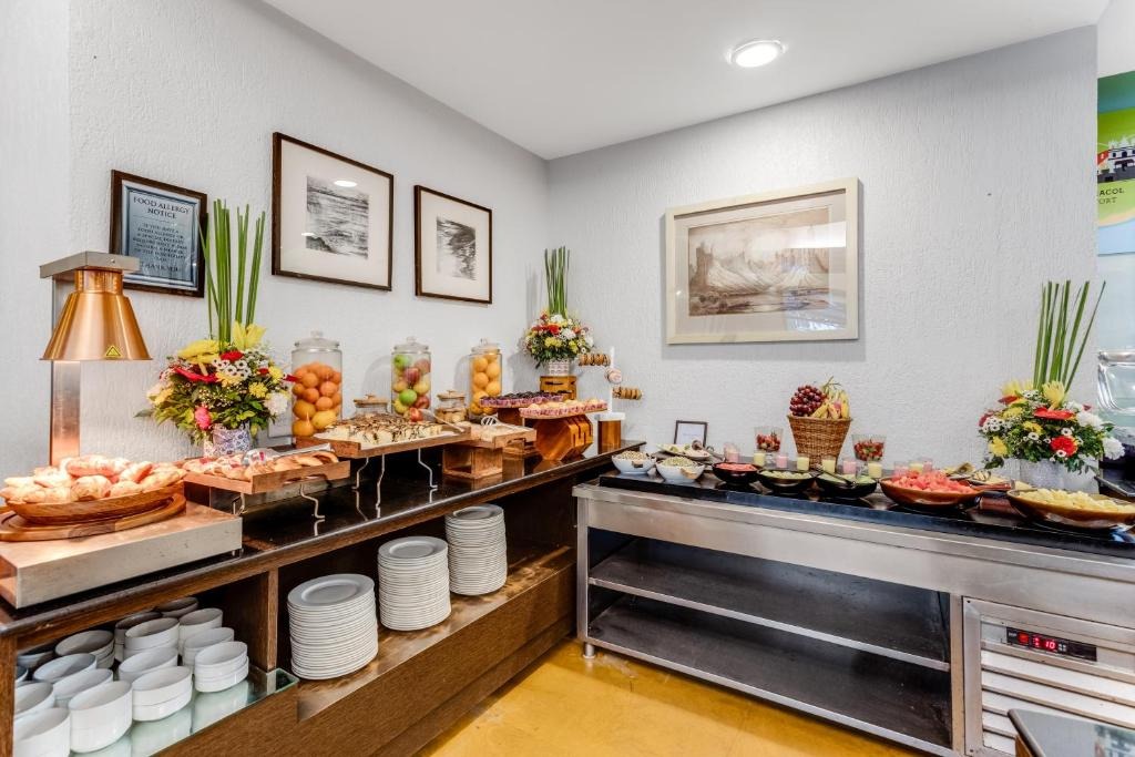 هتل ویسپرینگ پالمز